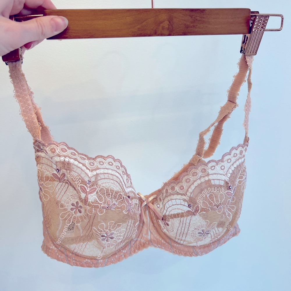 GAIA dainty pink feminine pale pink nude lace bra, unlined 32D floral pretty